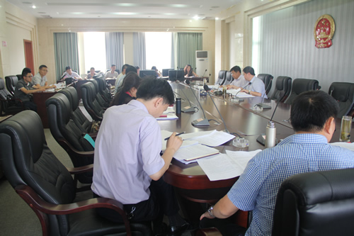政府領(lǐng)導、企業(yè)代表參加了崇禮新城投資合作協(xié)議討論會(huì )(圖2)